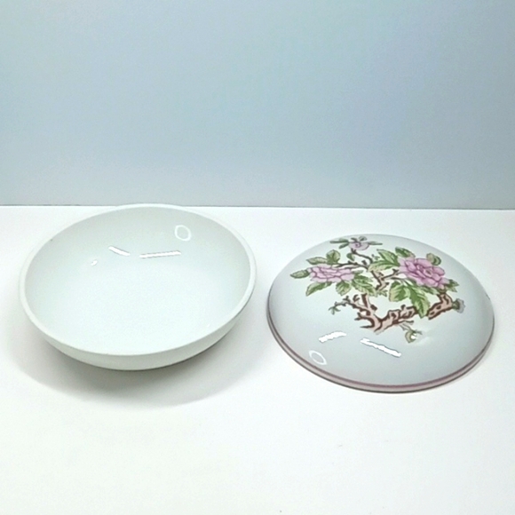 Vintage Made in Japan exclusively for Elizabeth Arden powder jar, trinket dish. - Picture 5 of 9